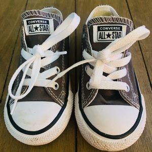 UNISEX TODDLER SHOES - SIZE 7 - GENTLY WORN CONVERSE - GRAY